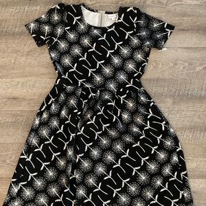 Luluroe Amelia XL dandelion black white dress